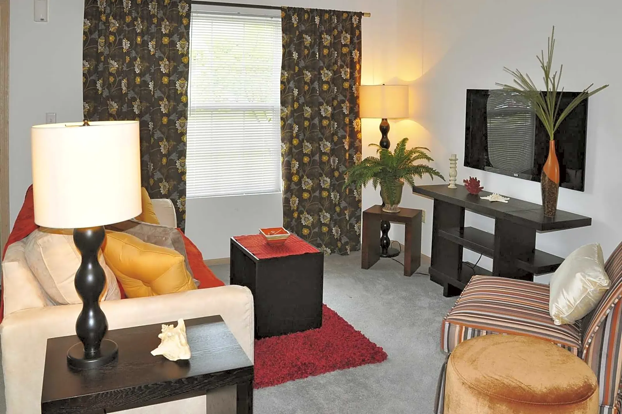 Living Room - Village Gate Apartments - Reynoldsburg, OH