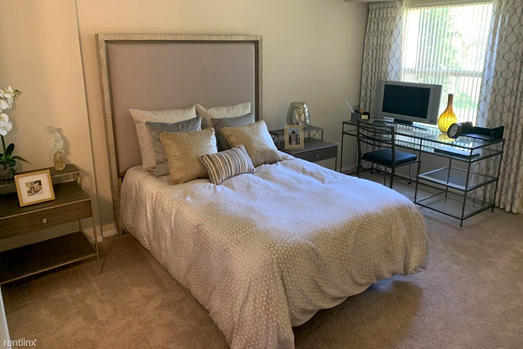 Bedroom - 19200 W Harbour Village Dr - Northville, MI