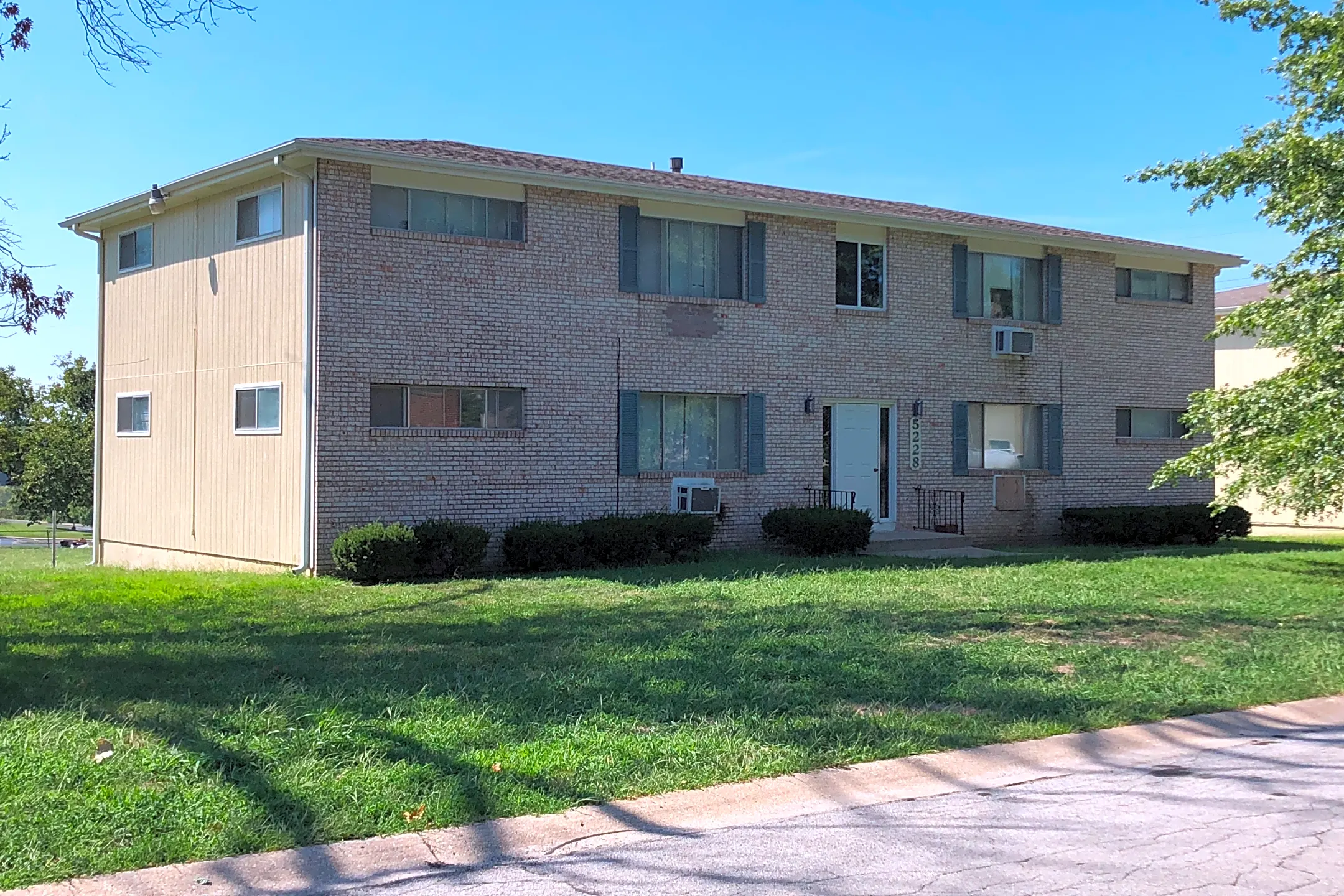 Hadley Park & Hickory Hills Apartments - 5400 Antioch Drive | Mission ...