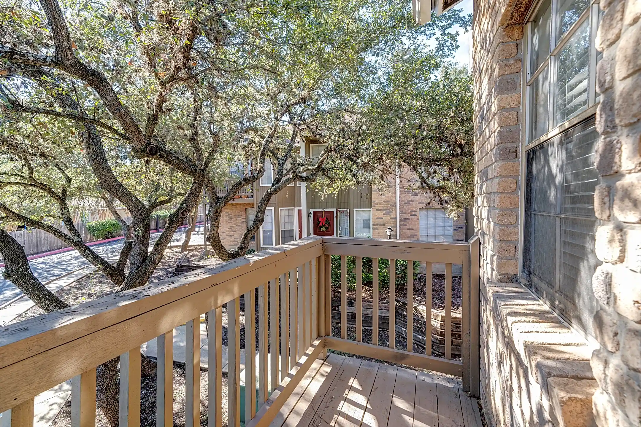 Broken Oak Townhomes 1935 Broken Oak St San Antonio, TX Apartments