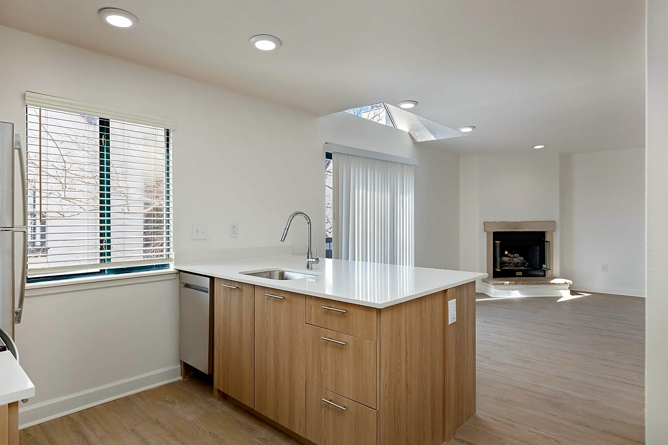 AVIA Apartments At College Boulevard - Overland Park, KS