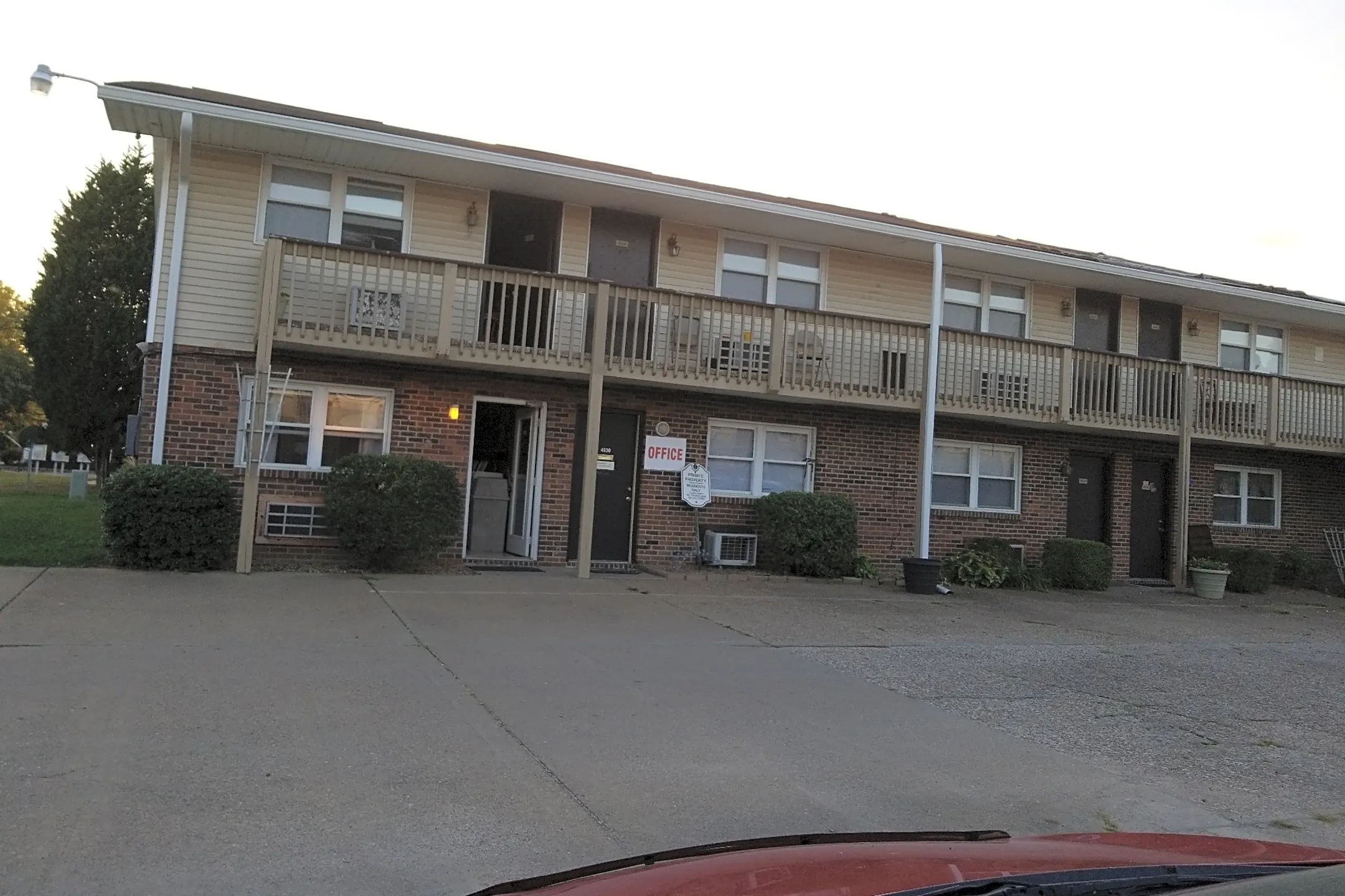 Pool - Castlewood Apartments - Evansville, IN