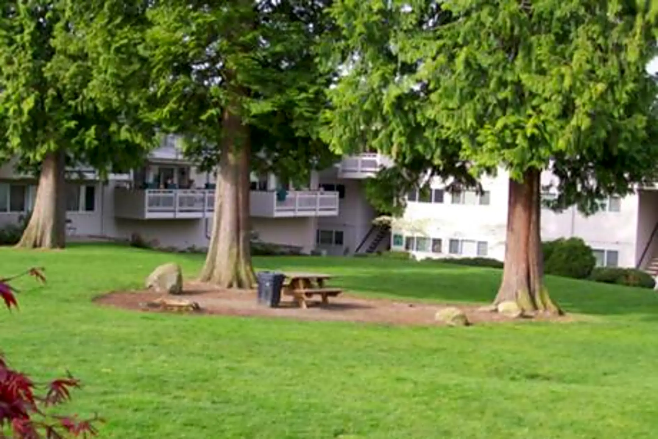 Courtyard Apartment Homes 5010 84th St SW Mukilteo, WA Apartments