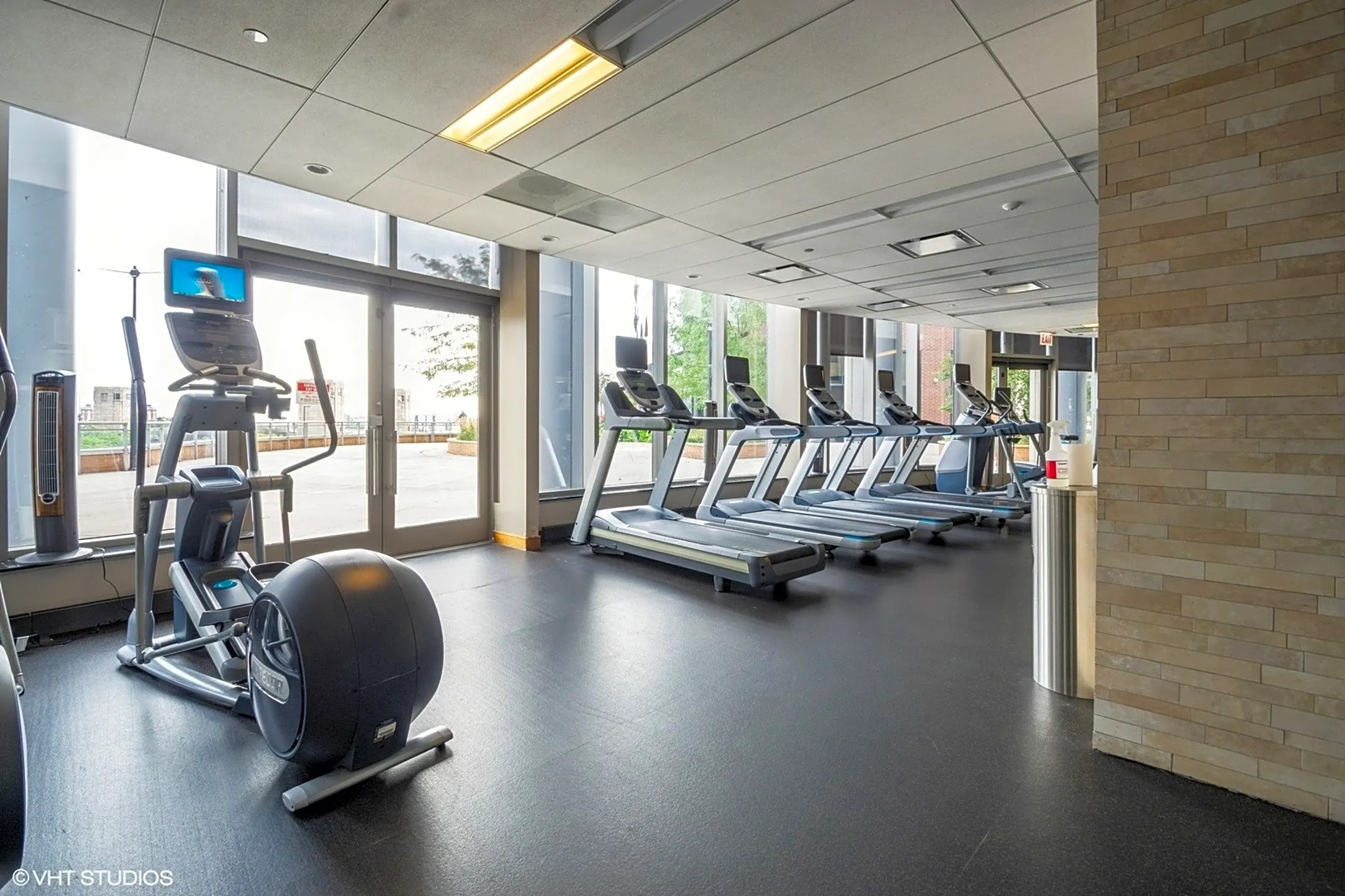 Fitness Weight Room - 420 E Waterside Dr #1512 - Chicago, IL