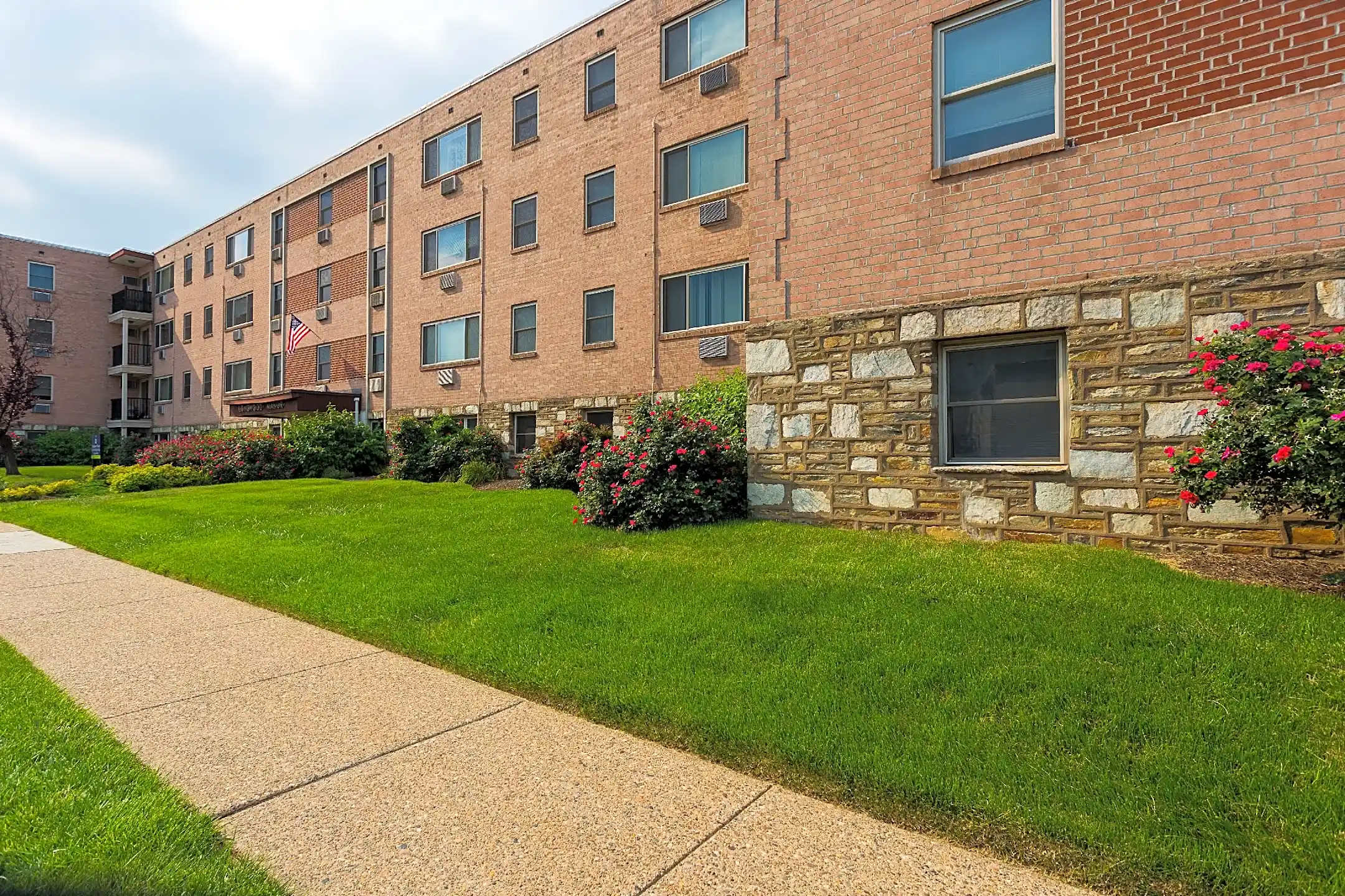 Longwood Manor Apartments Philadelphia, PA 19152