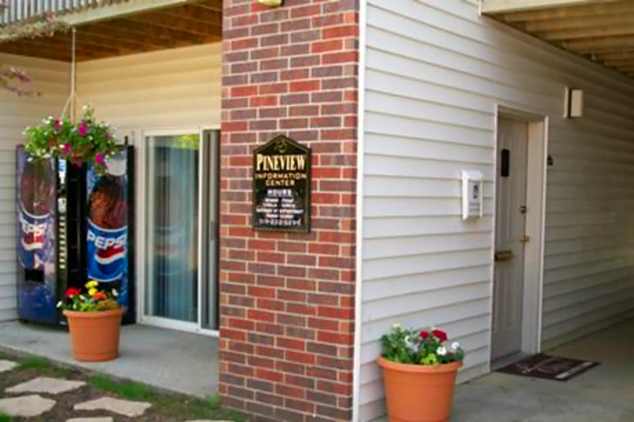 Pineview Apartments 3855 Pineview Pl Waterloo, IA Apartments for Rent Rent.