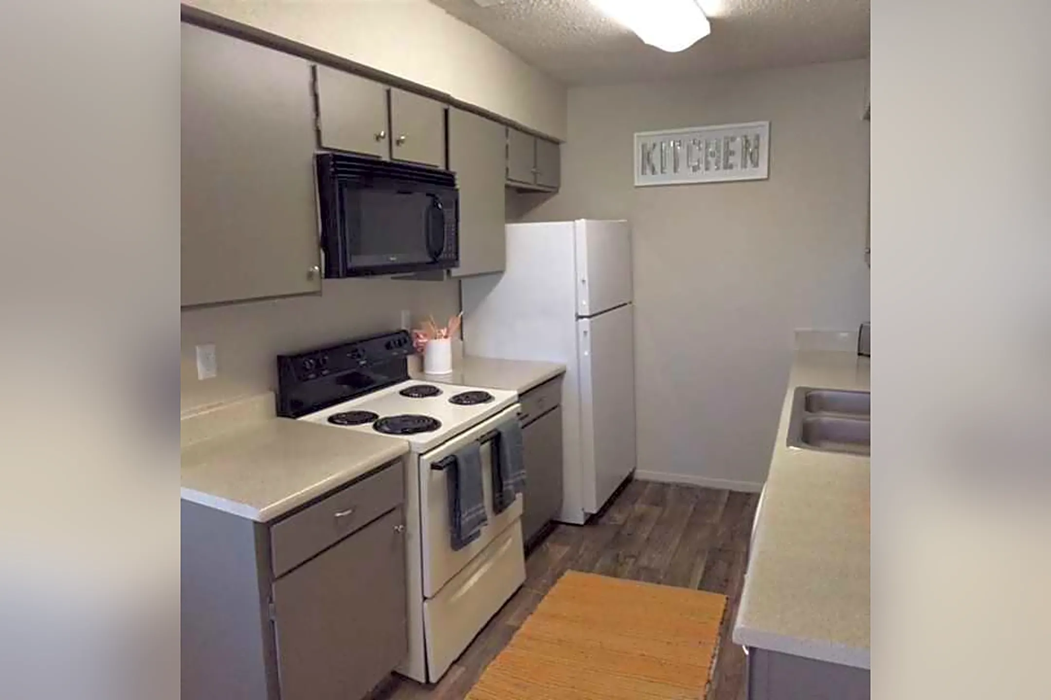 Kitchen - 31 Thirty Apartments - Bryan, TX