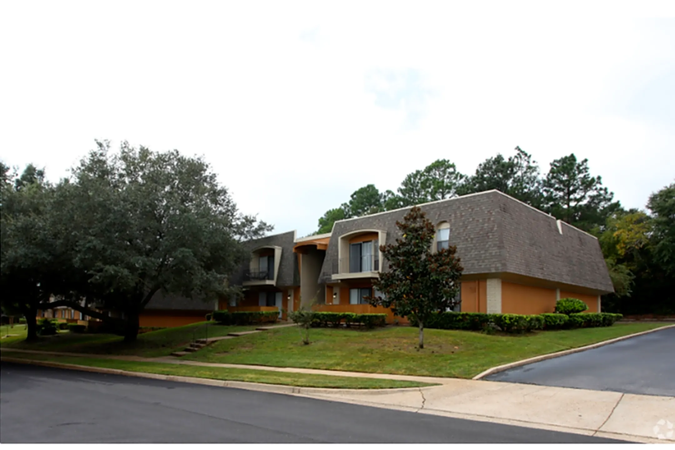 Greentree Apartments 6200 Airport Blvd Mobile, AL Apartments for