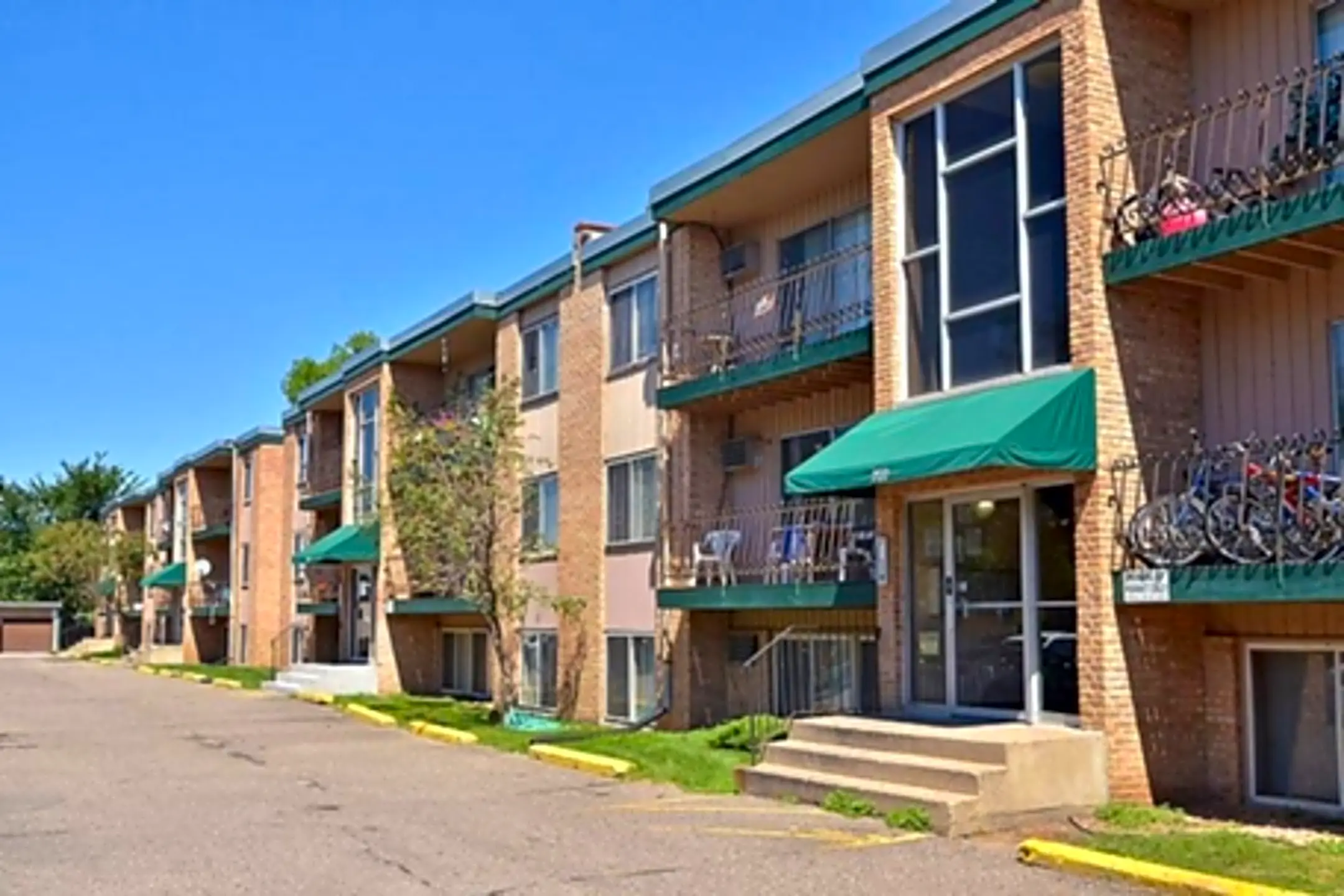 Wexford Commons - 208 W 62nd St | Minneapolis, MN Apartments for Rent 