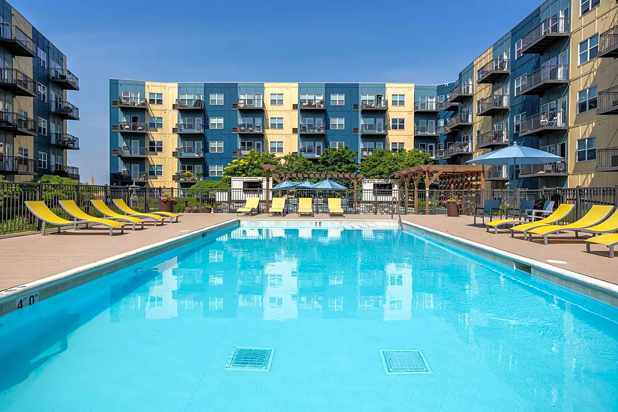 Pool - Wheaton 121 Luxury Apartments - Wheaton, IL