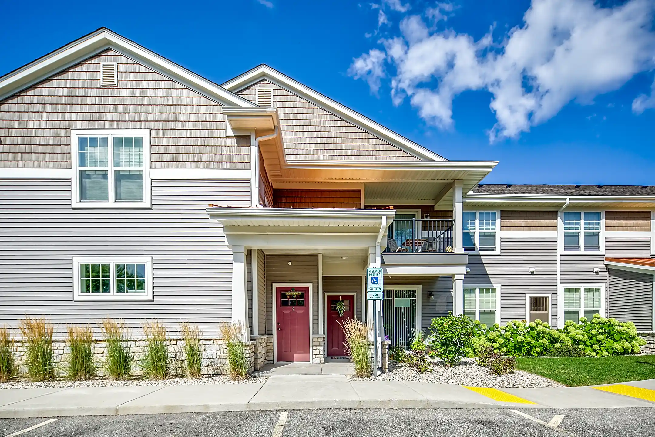 Woodfield Rental Residences 824 Woodfield Dr Waterford, WI