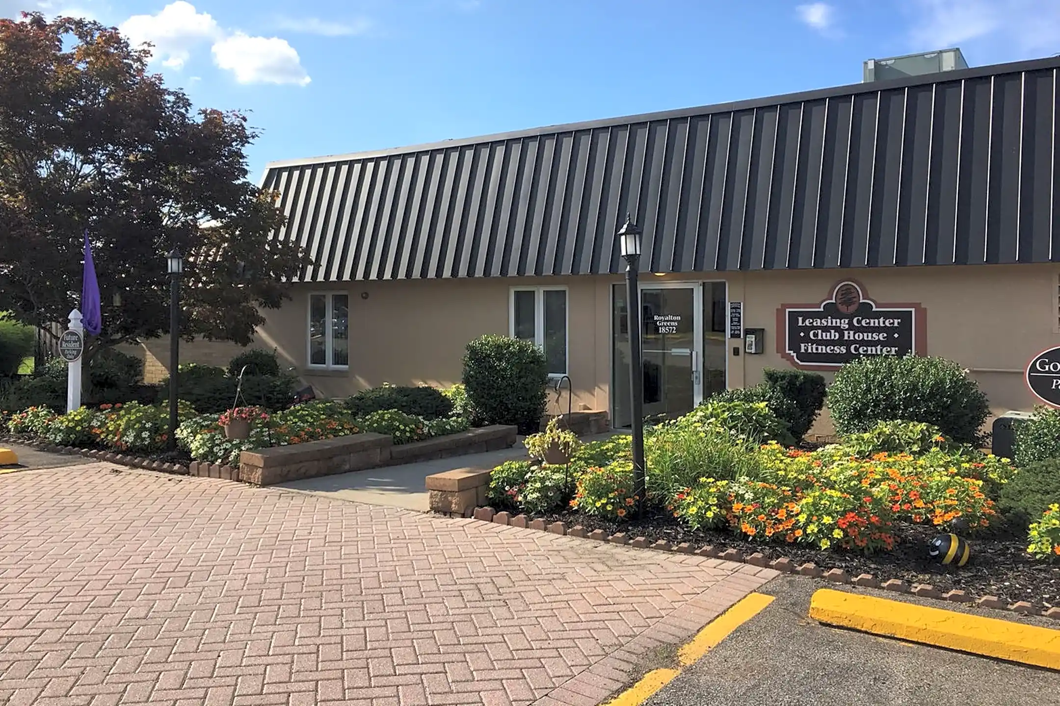 Royalton Greens 18572 Royalton Rd Strongsville, OH Apartments for