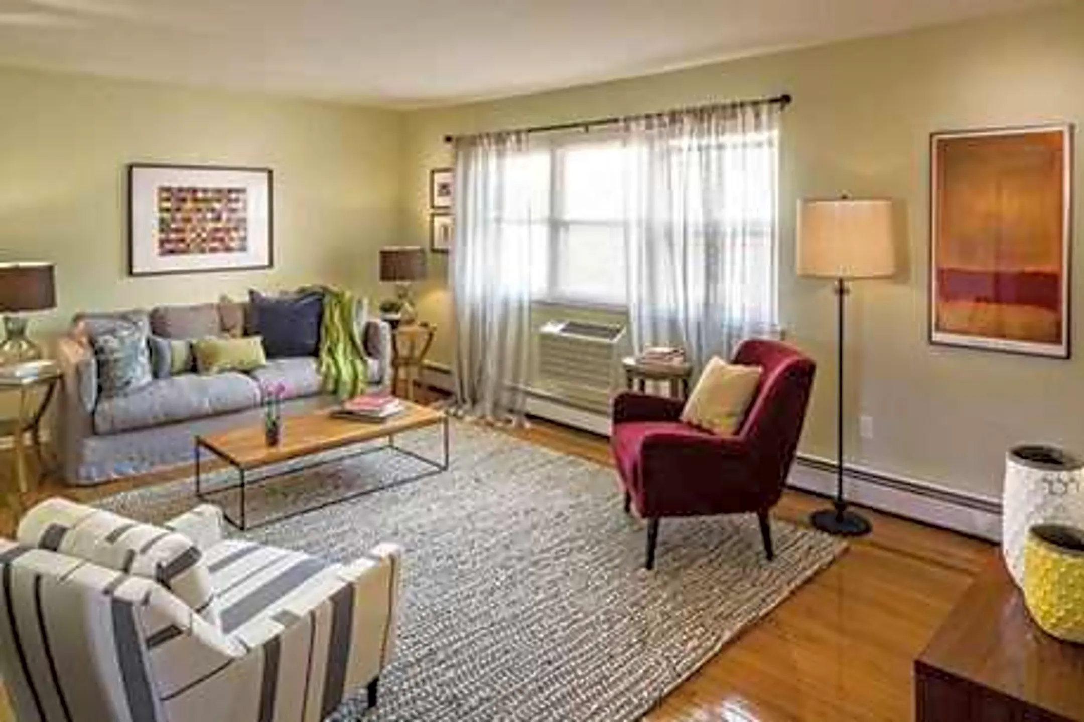 Sutton Pointe Apartments - Matawan, NJ 07747 