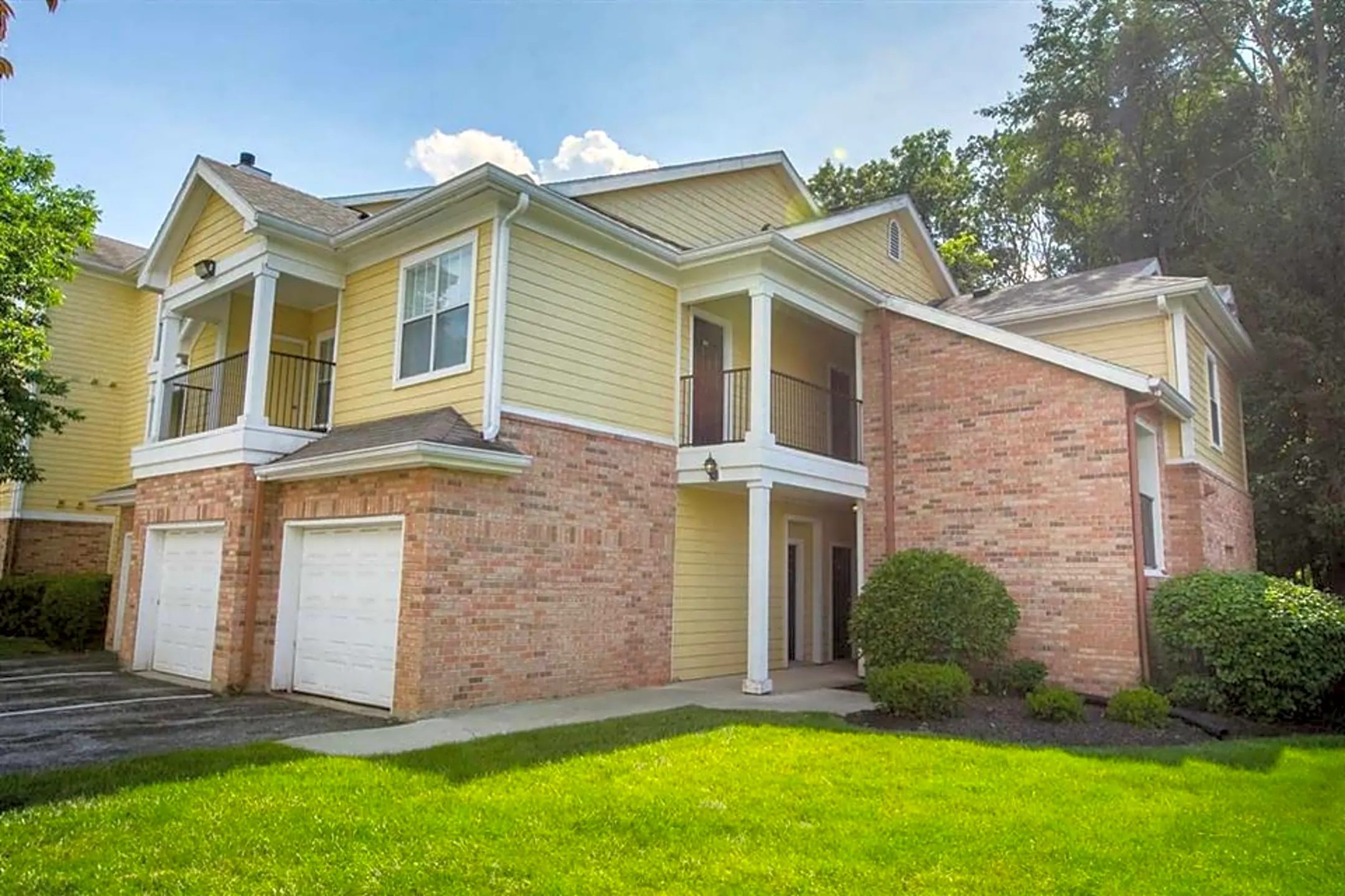 Center Point Apartment Homes 6710 Hollow Run Pl Indianapolis, IN