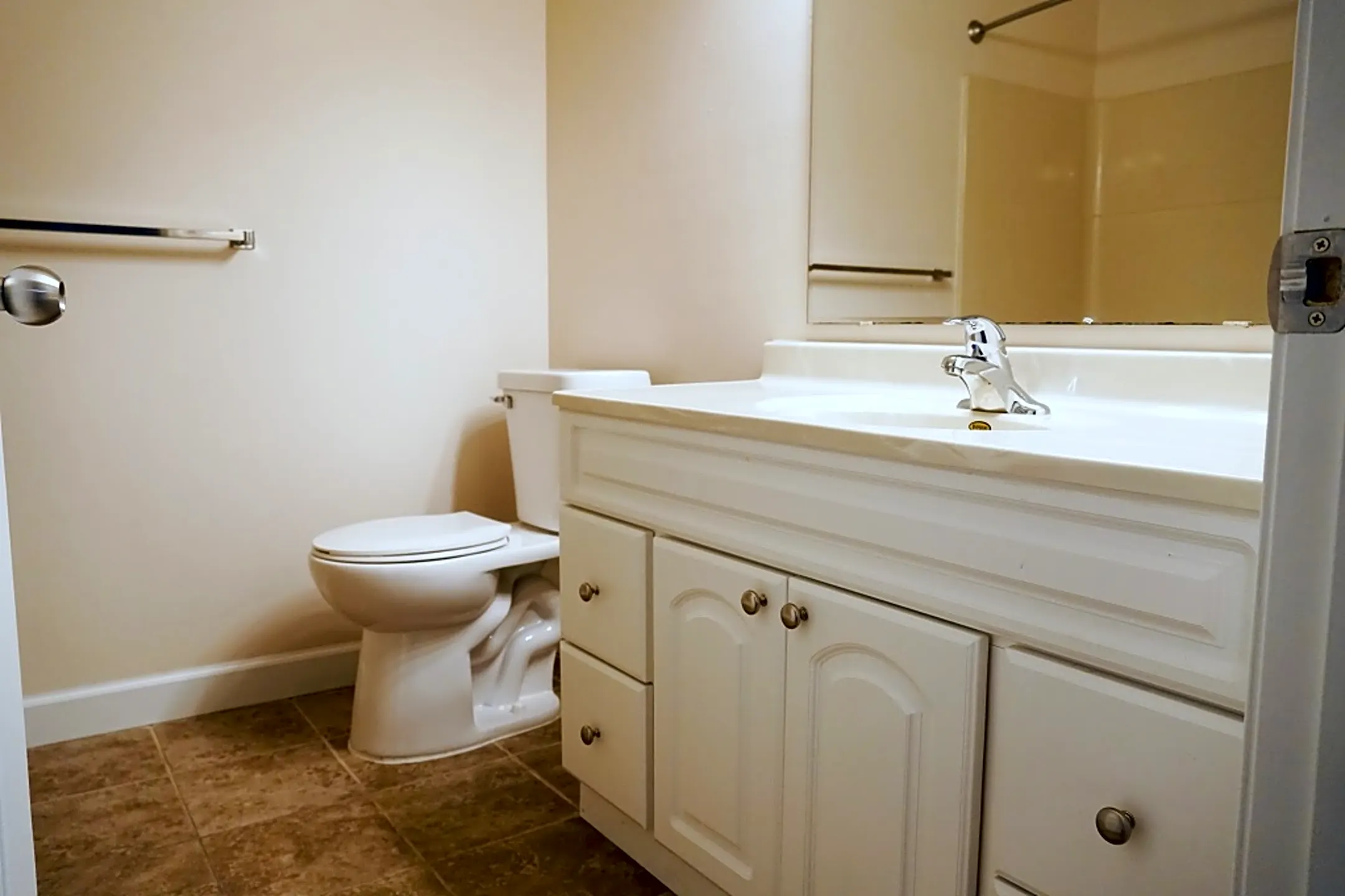 Parkside Townhomes 334 South Walker Way Sun Prairie, WI Apartments