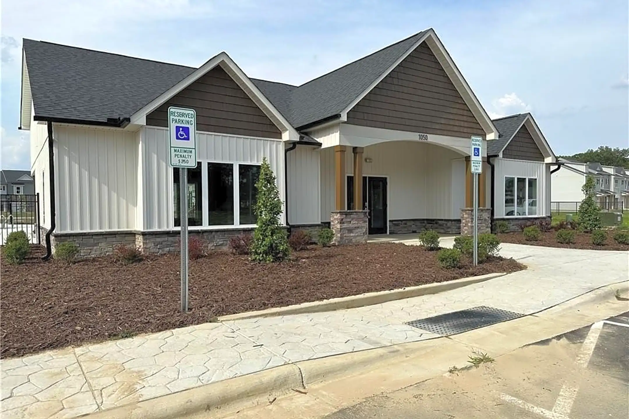 1015 Kingscote Dr Fayetteville, NC Townhomes for Rent Rent.