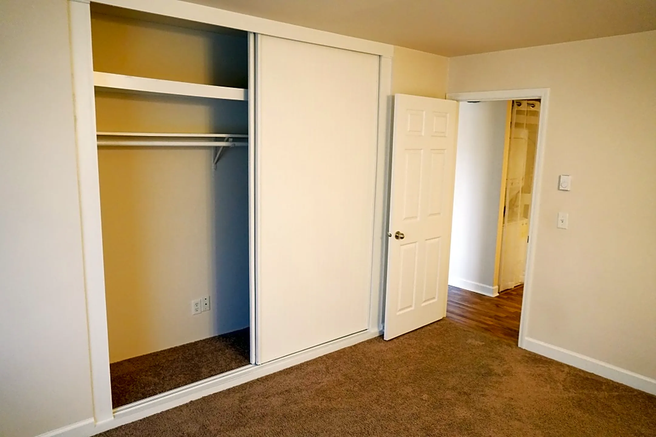 Parkside Townhomes 334 South Walker Way Sun Prairie, WI Apartments