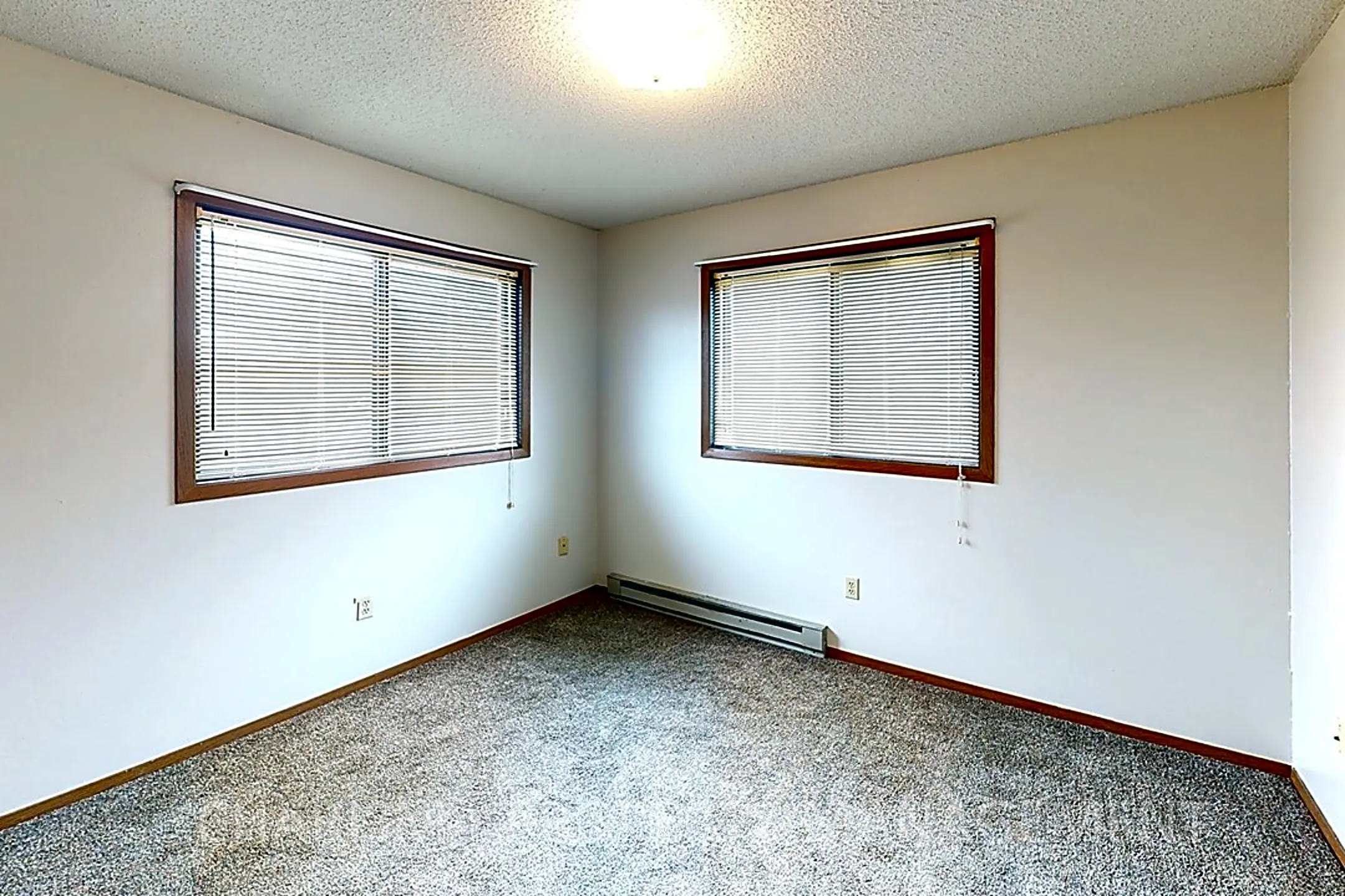 1018 Southland Ln Apartments - Brookings, SD 57006