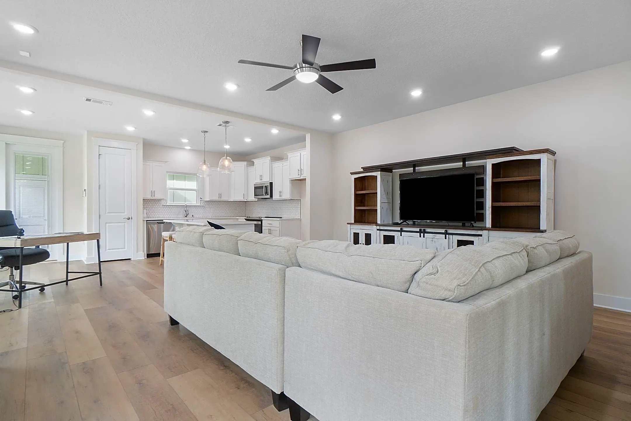 Living Room - 701 N A St - Pensacola, FL