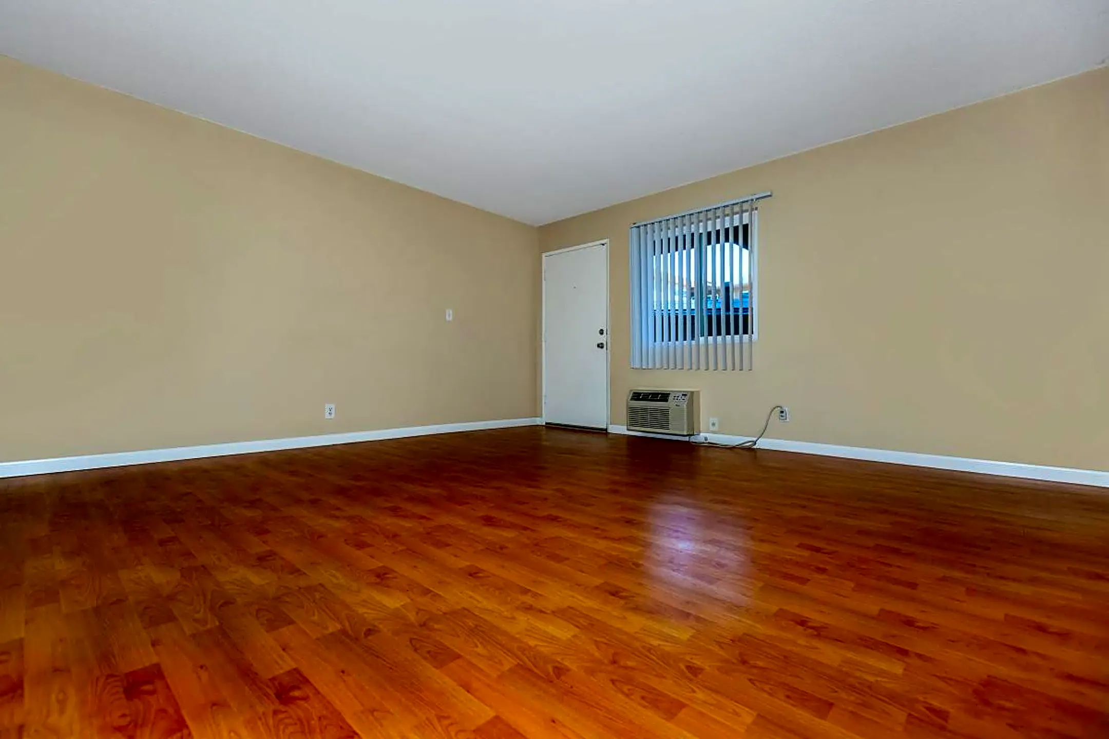 Mona Lisa Apartments 5132 San Gabriel Pl Pico Rivera, CA Apartments