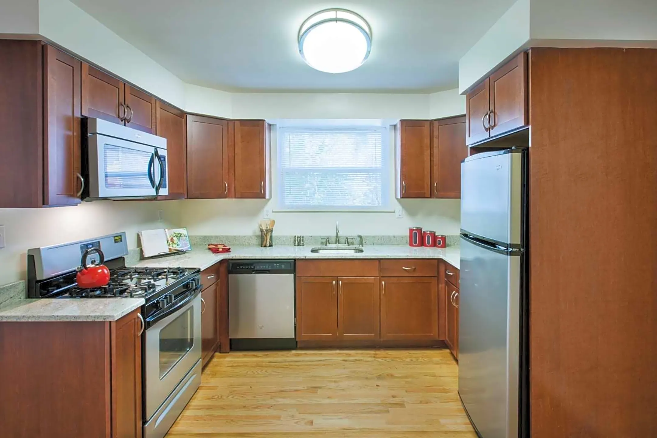 Oak Manor Apartments - Ridgewood, NJ