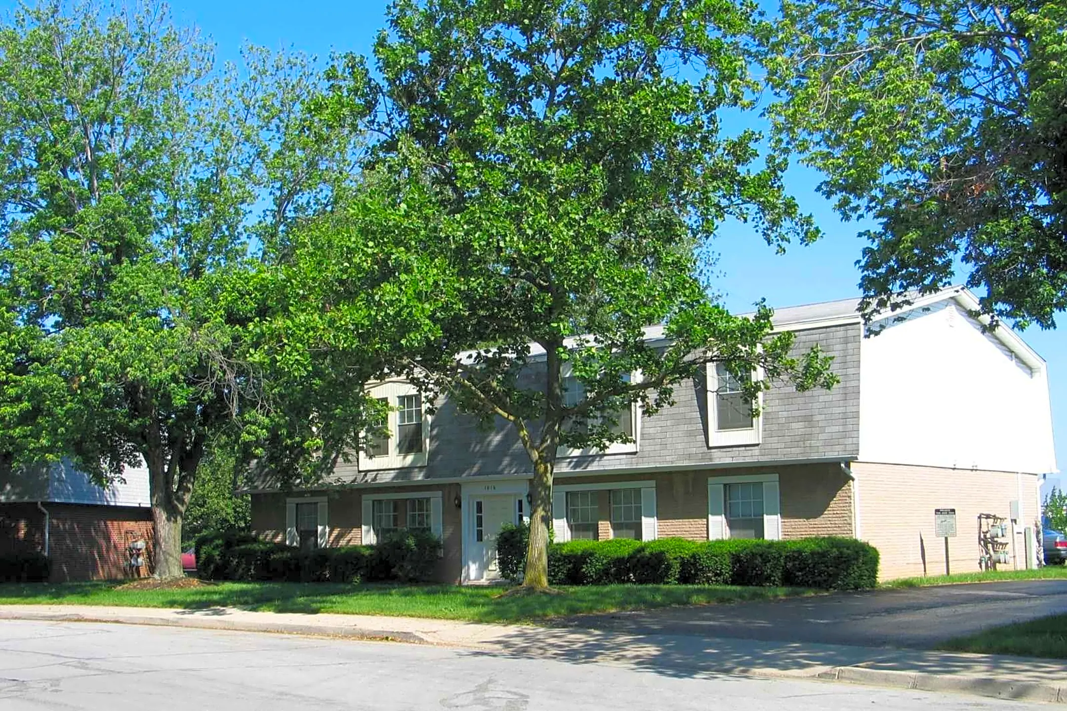 Foxboro Arms Apartments