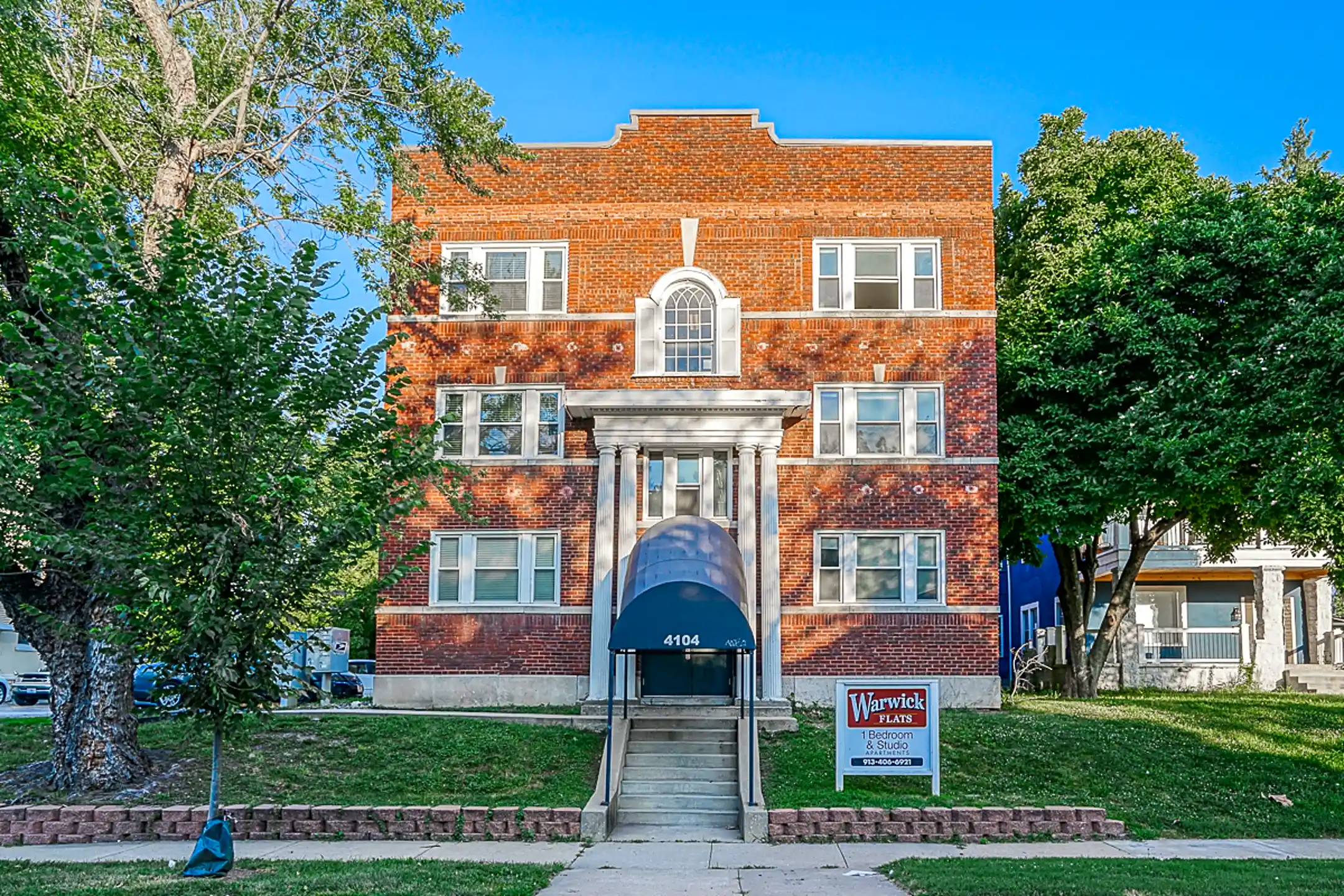 4104 Warwick Blvd Apartments - Kansas City, MO 64111