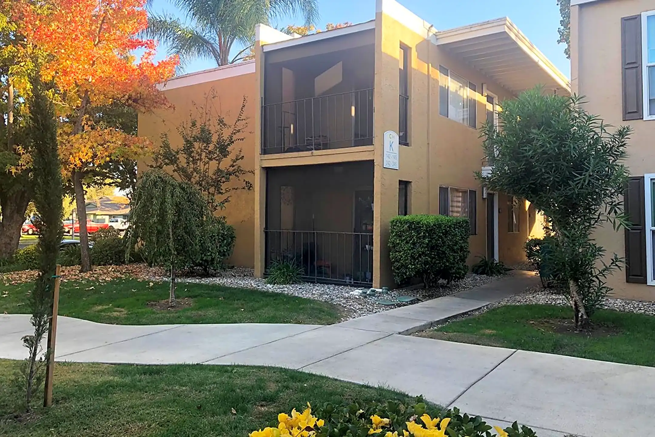 cambridge-house-619-pole-line-rd-davis-ca-apartments-for-rent-rent