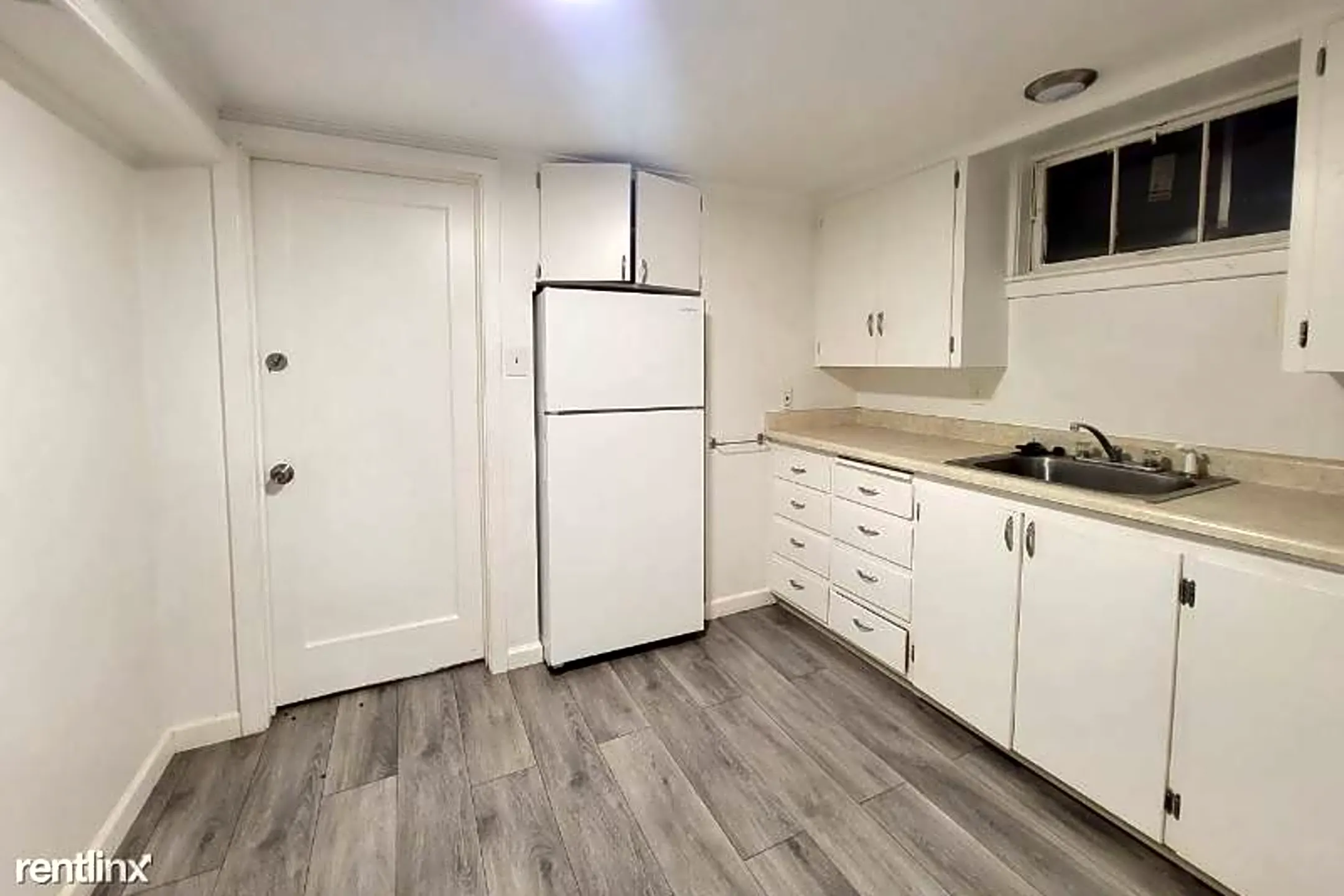 Kitchen - 1808 E 19th St - Cheyenne, WY