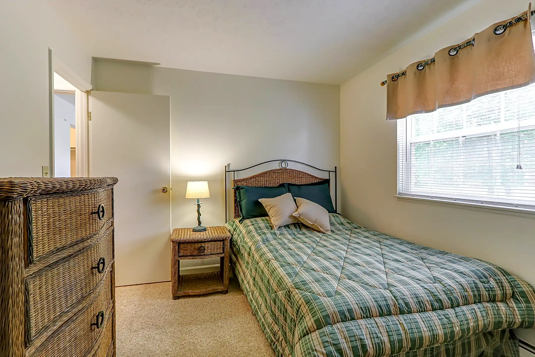 Eastwood Arms Apartments Niles, OH 44446