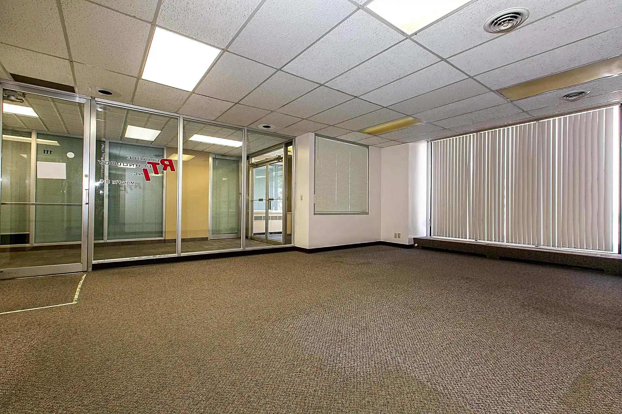 Living Room - 880 Locust St - Dubuque, IA
