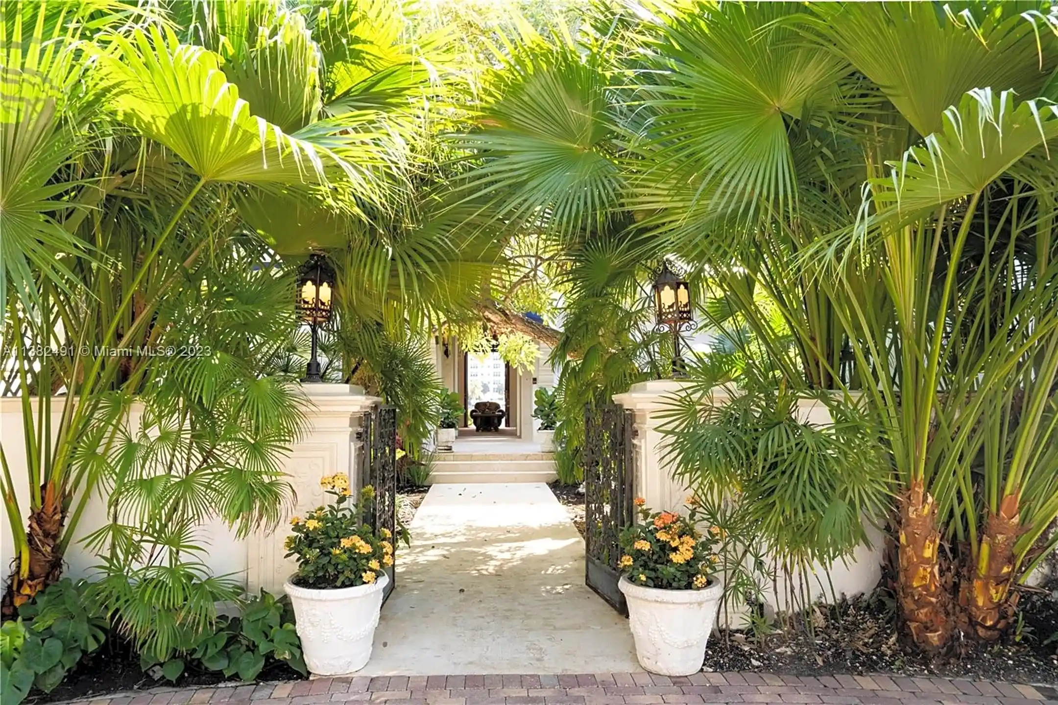 Building - 4731 Pine Tree Dr - Miami Beach, FL