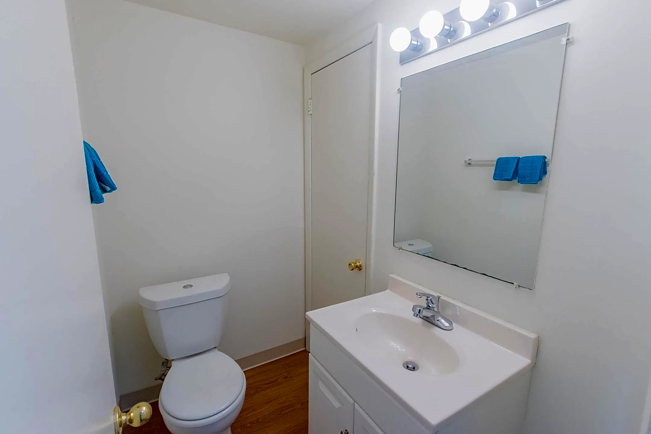 Rolling Glen Townhomes & Apartments Marcus Hook, PA 19061