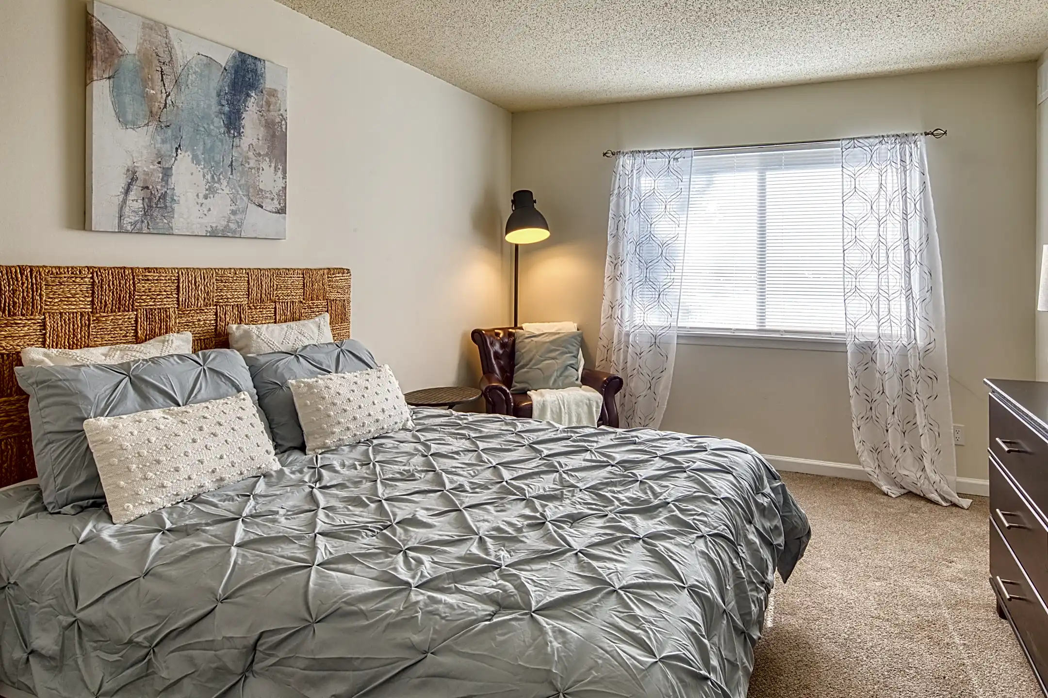 Peninsula Grove Apartments 2018 Cunningham Dr Hampton, VA