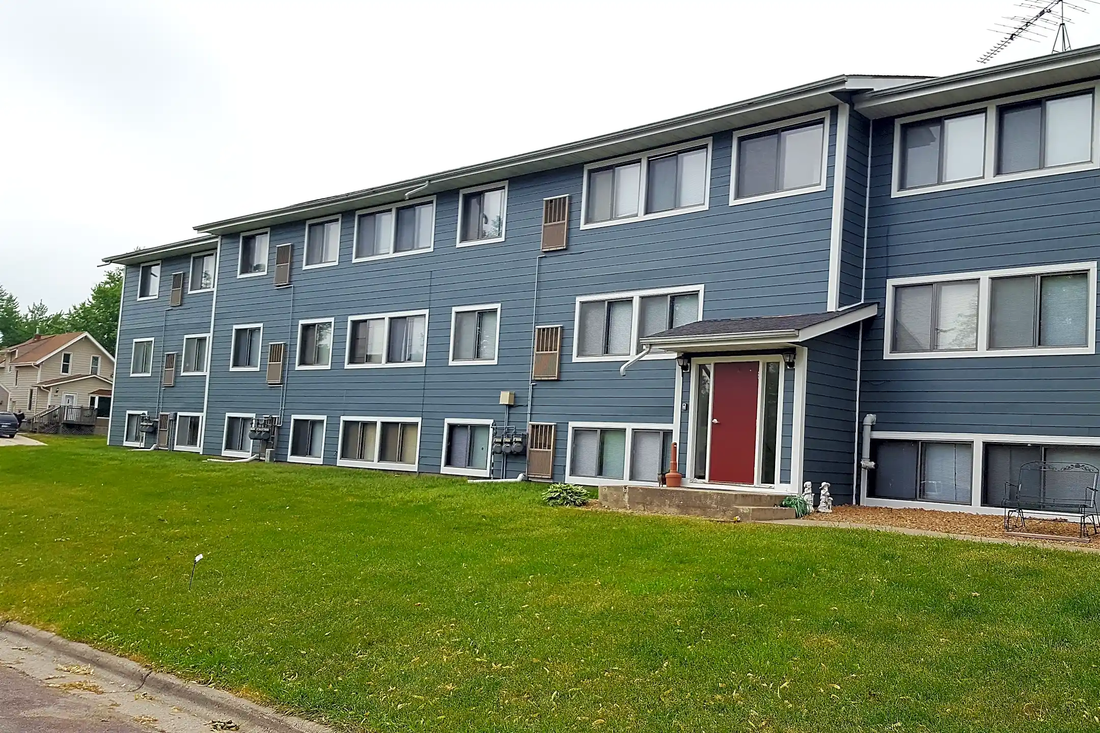 585 Adams Ave Apartments Owatonna, MN 55060