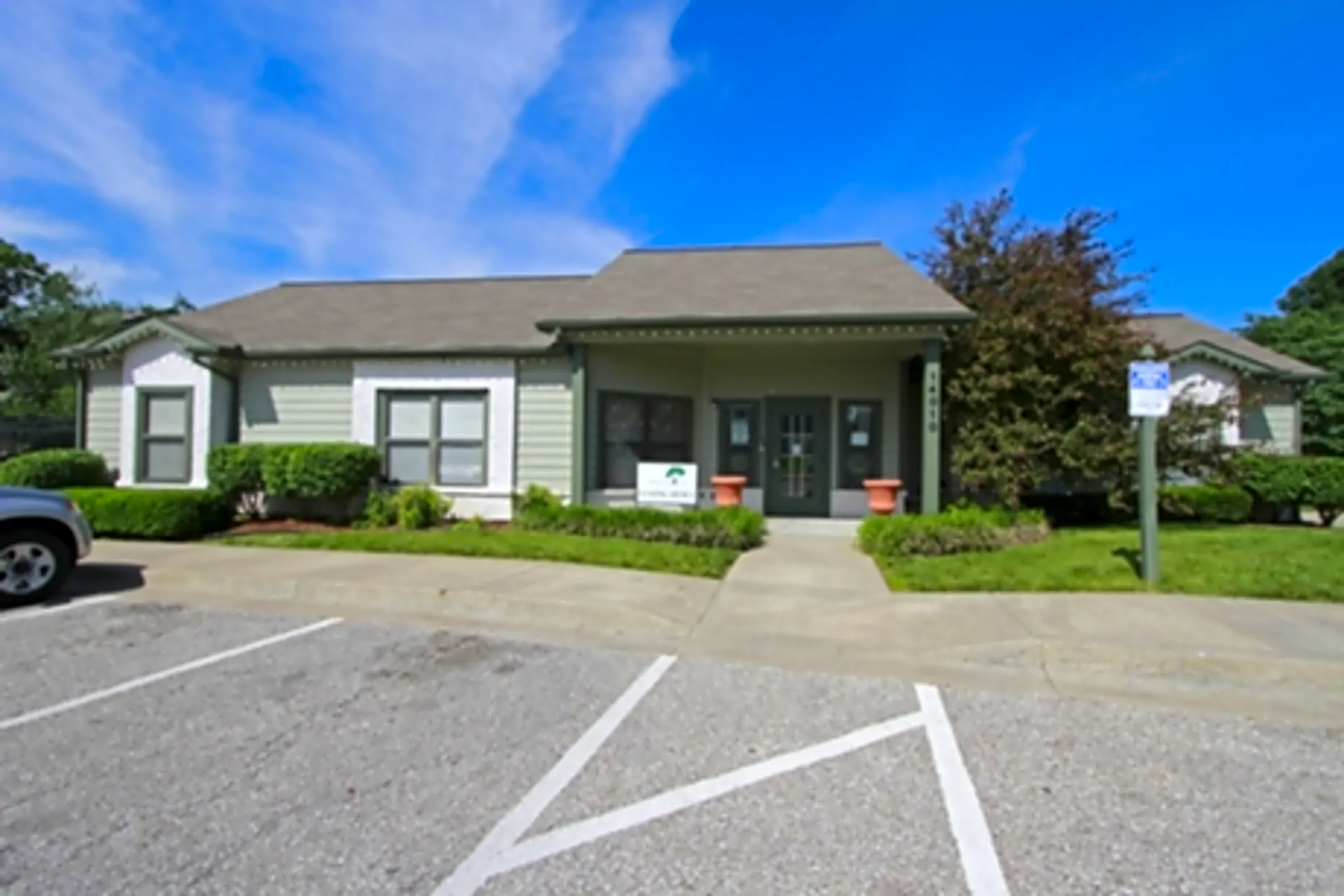 Cottonwood Park Apartment Homes Shawnee, KS 66216