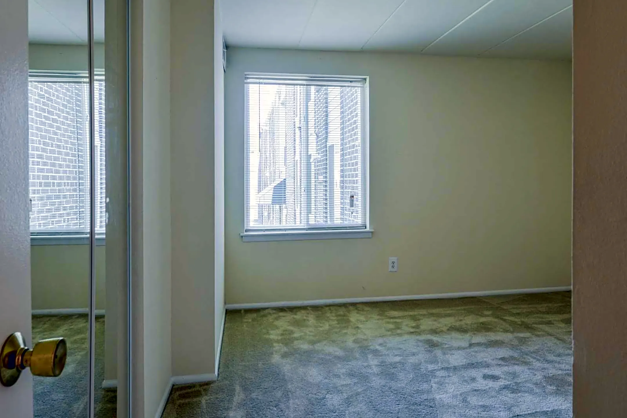 Bedroom - Lion's Gate - Philadelphia, PA