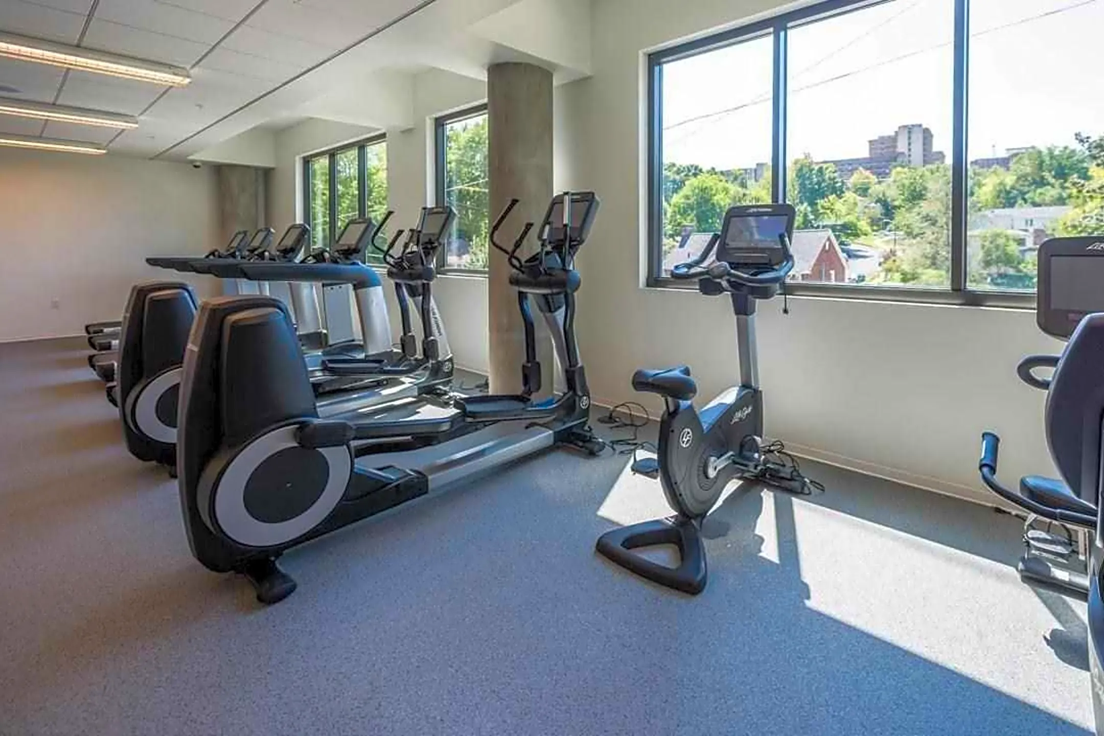 Fitness Weight Room - Evolve Apartments - Knoxville, TN