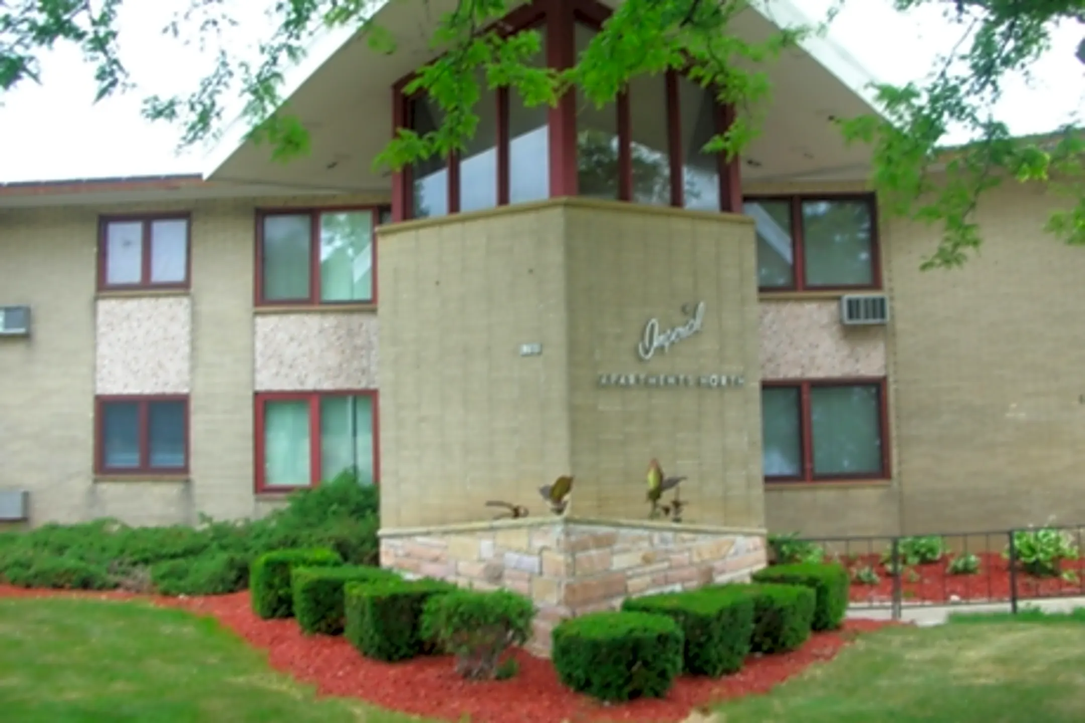 Imperial Apartments 6780 W Appleton Ave Milwaukee, WI Apartments