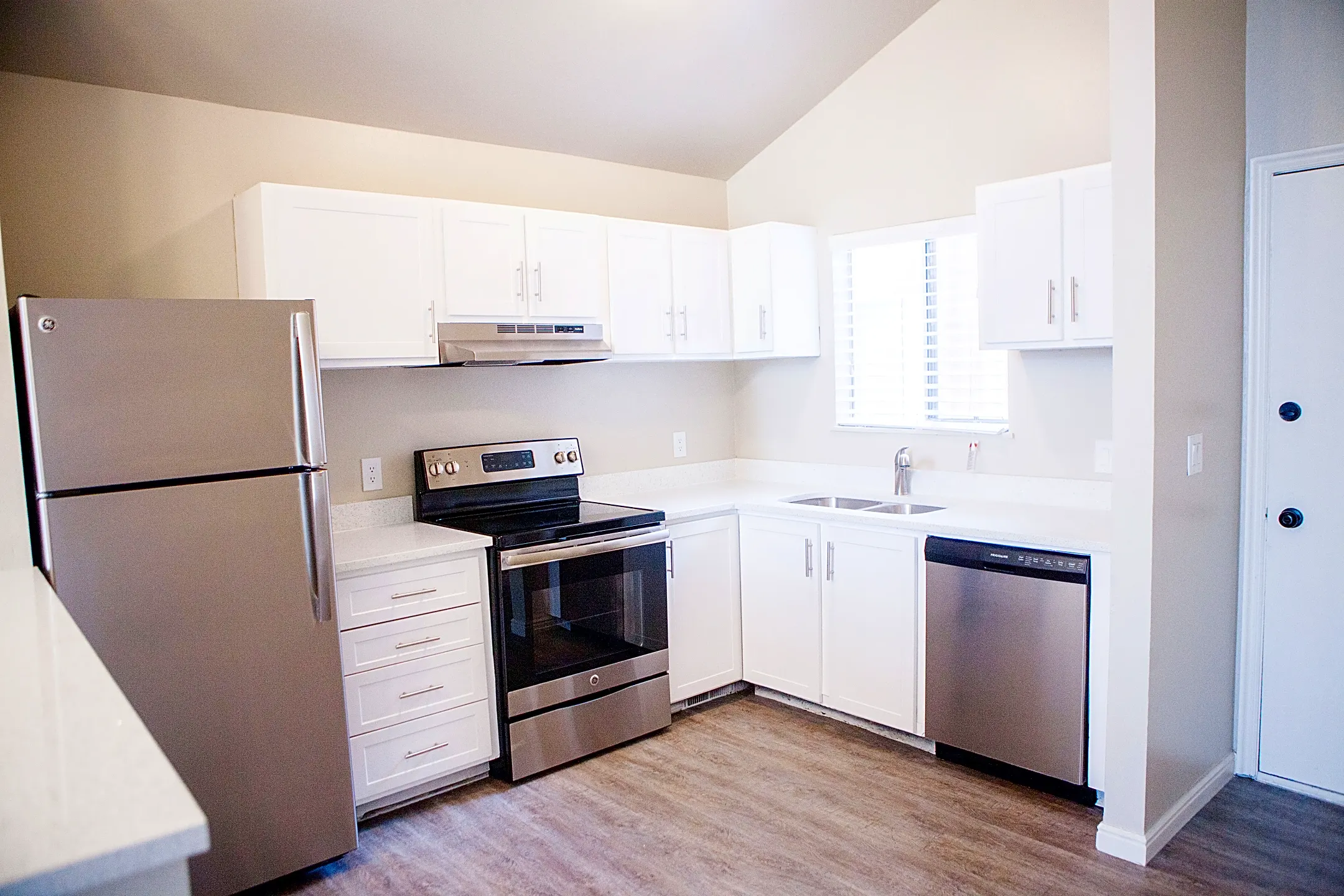 Kitchen - Alta Pines Apartments - Salt Lake City, UT