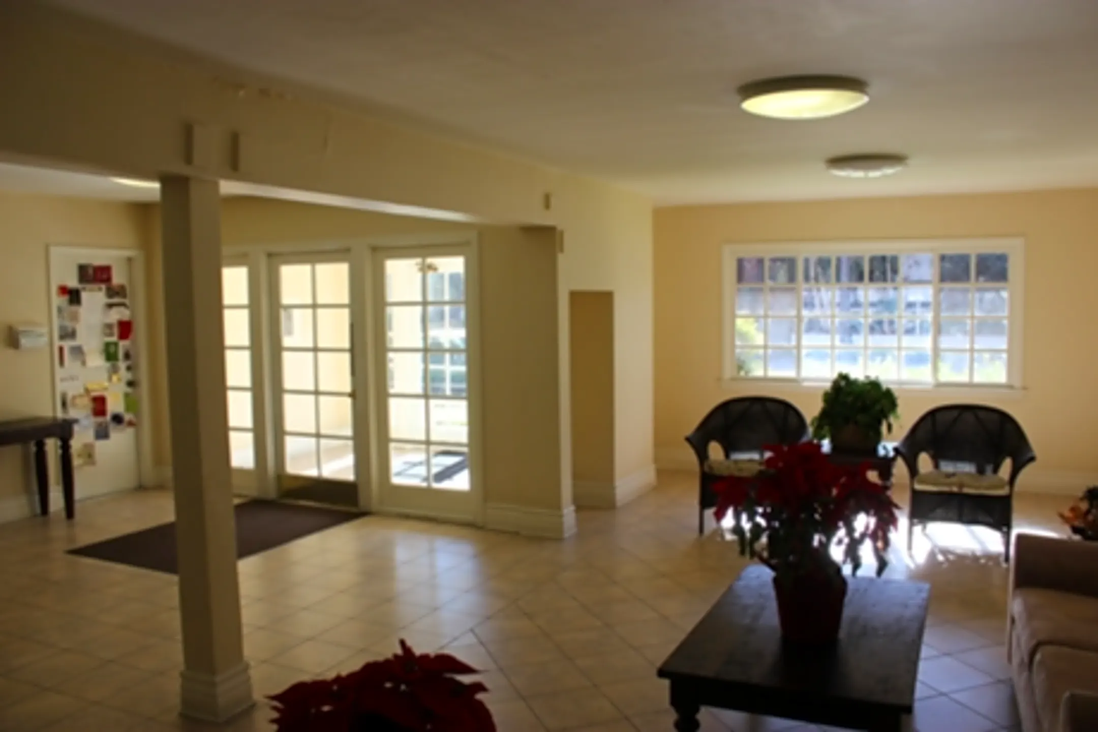 Toluca Plaza Apartments 10311 Riverside Dr Toluca Lake, CA