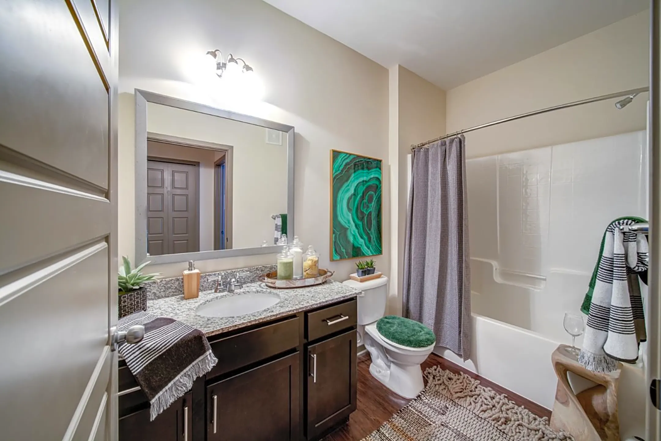 Bathroom - The Retreat Apartments - Roanoke, VA
