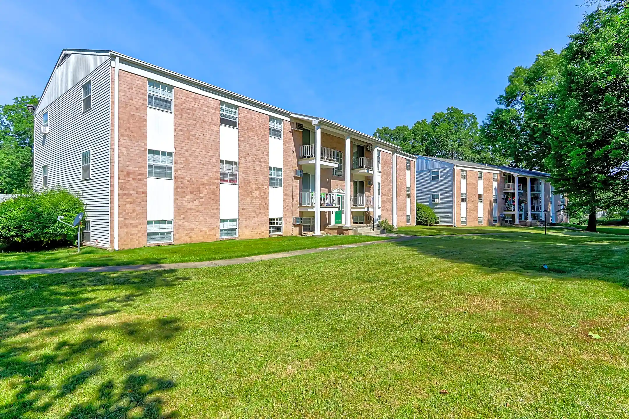 Eastwood Arms Apartments Niles, OH 44446