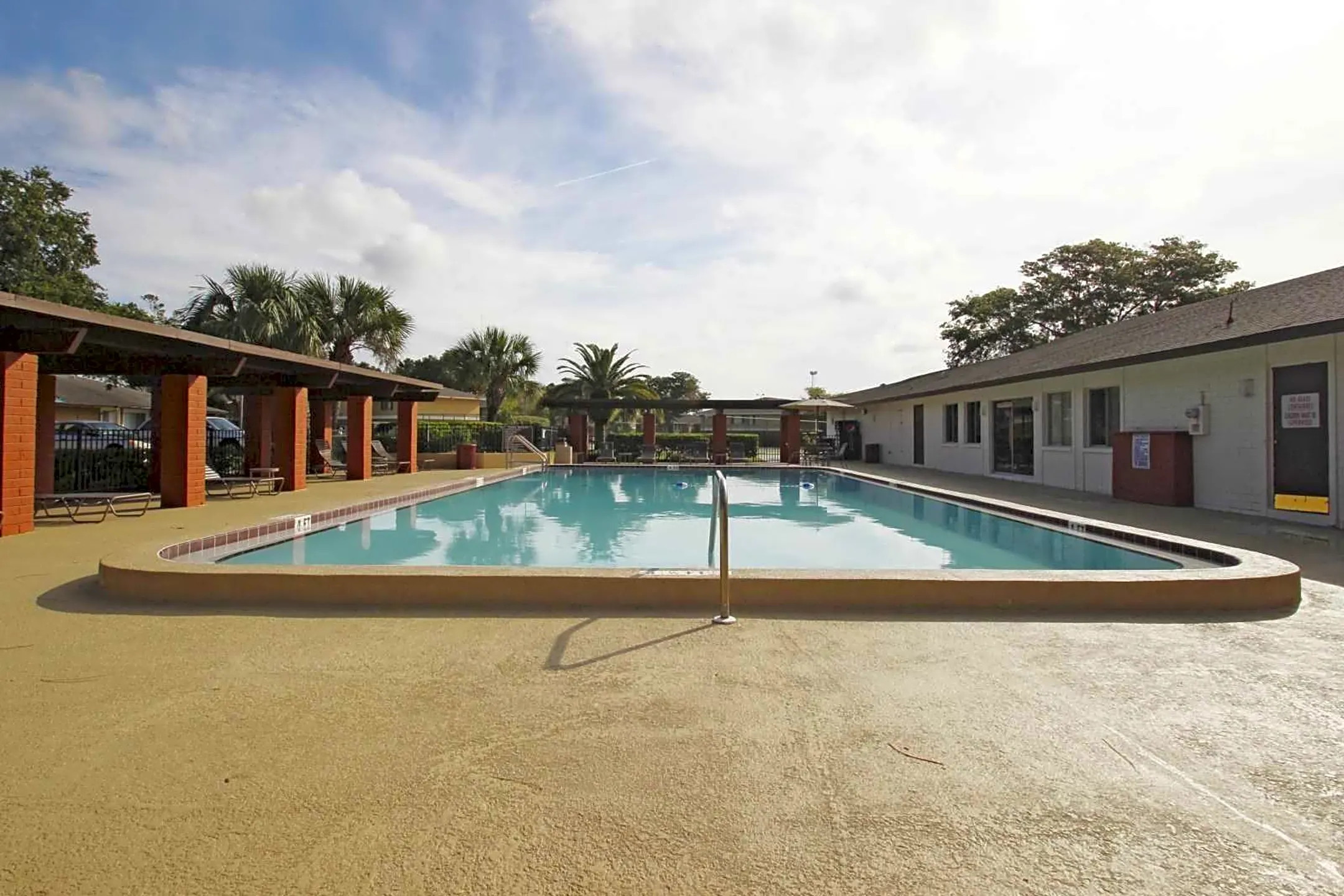 Brittany Bay Apartments In Largo