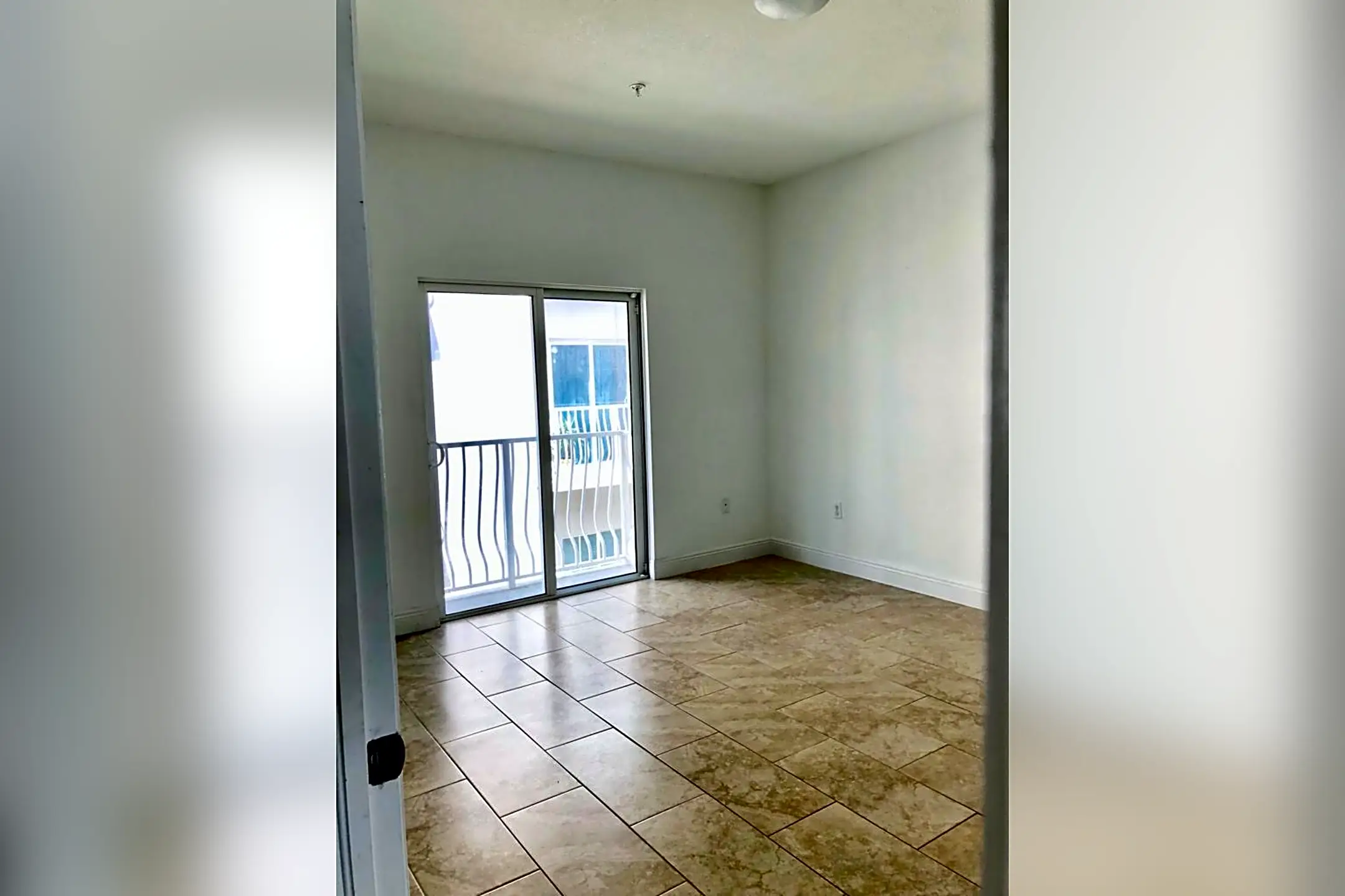 Amelia Oaks Hialeah, FL 33014