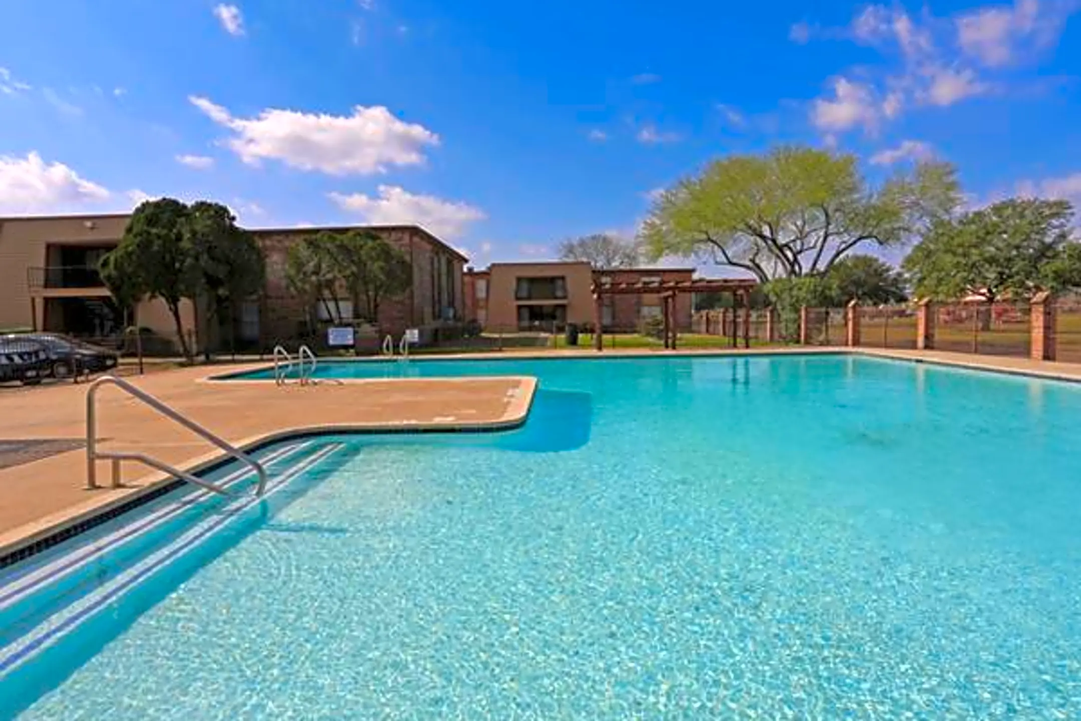 Pool - Arlington Place - Houston, TX