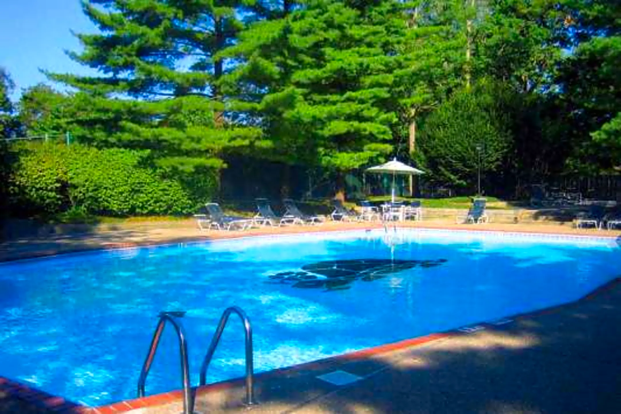 Village of Coldstream 998 Meadowland Dr Cincinnati, OH Apartments