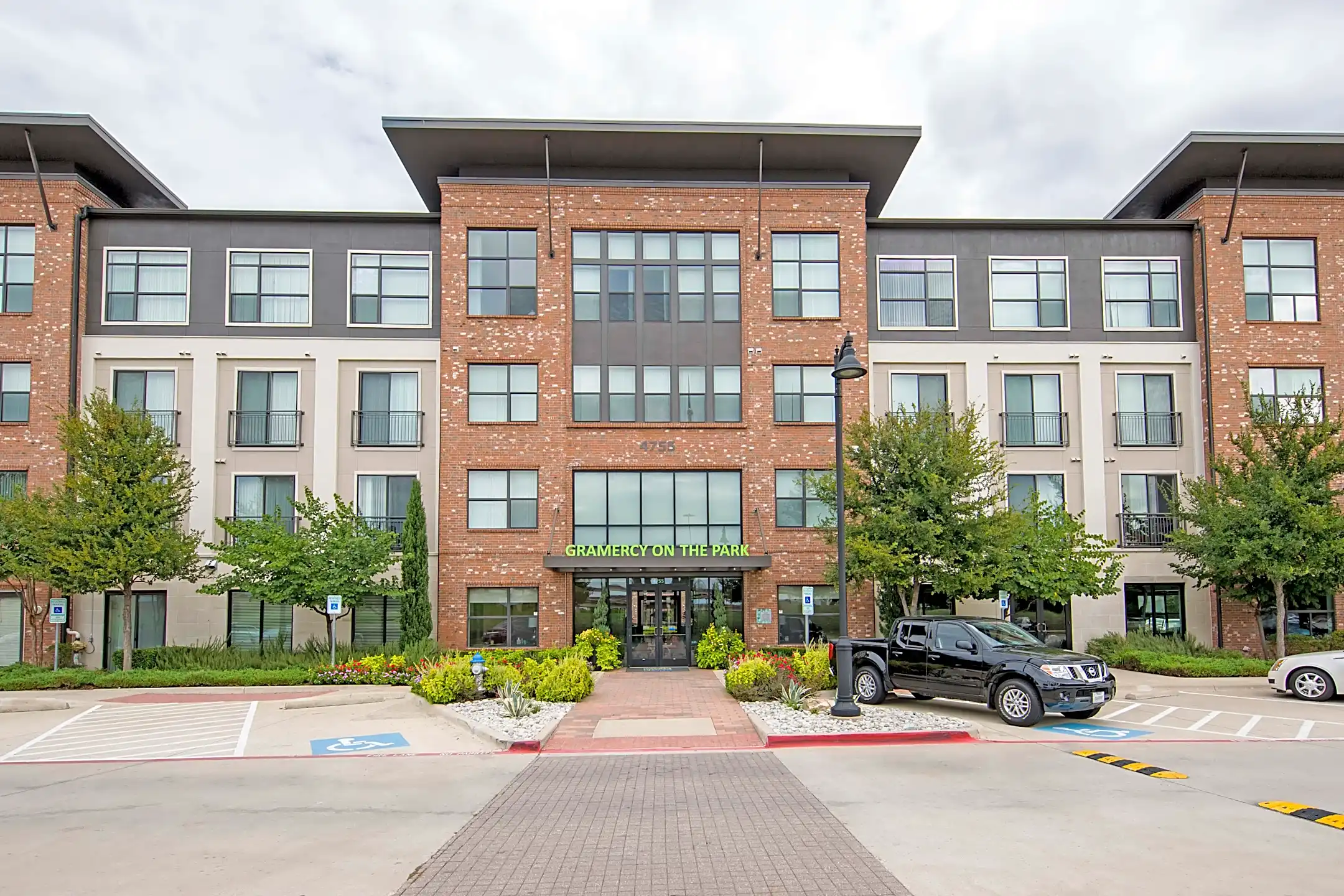 Building - Gramercy On The Park - Dallas, TX