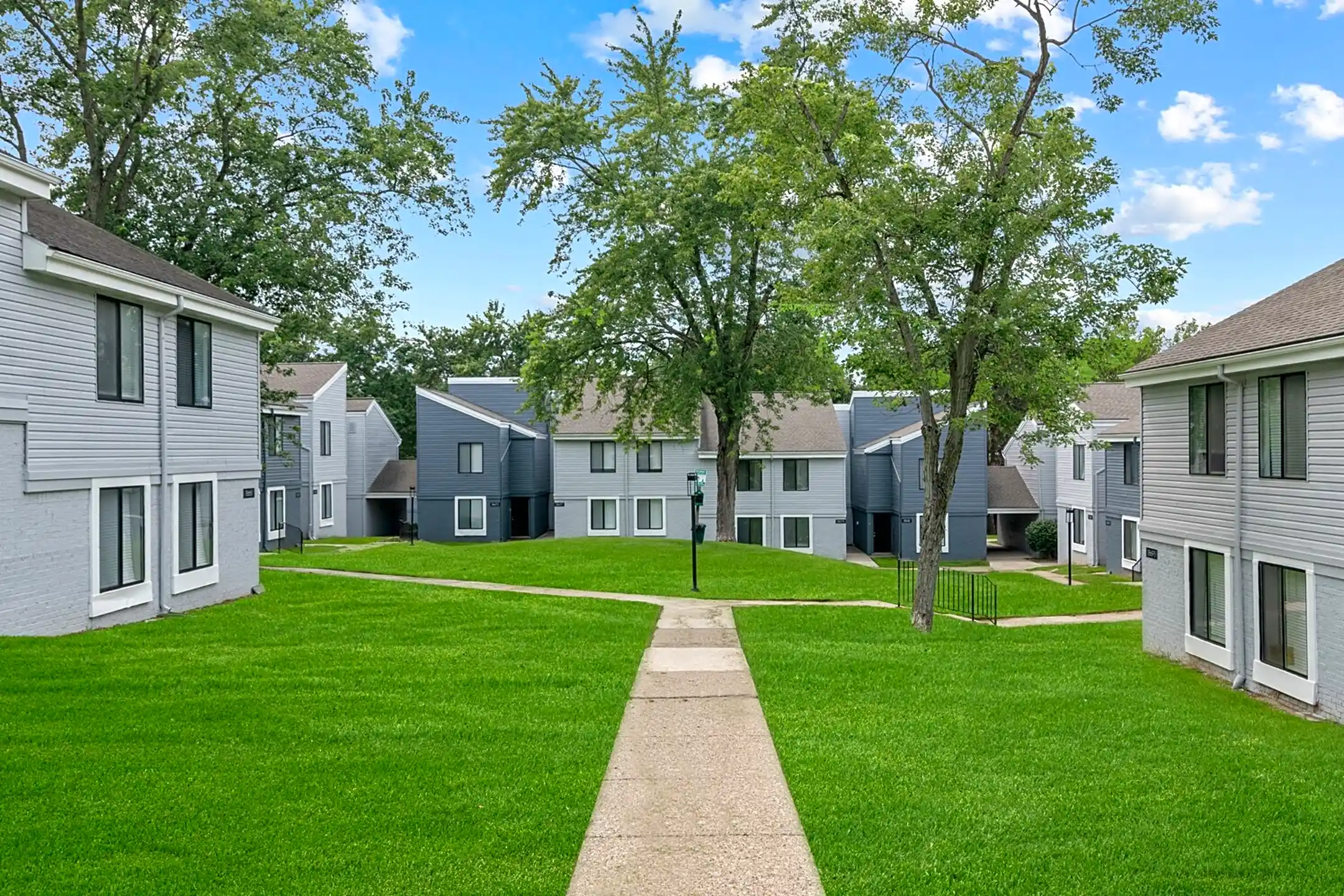 Northville Woods 18800 Innsbrook Dr Northville, MI Apartments for