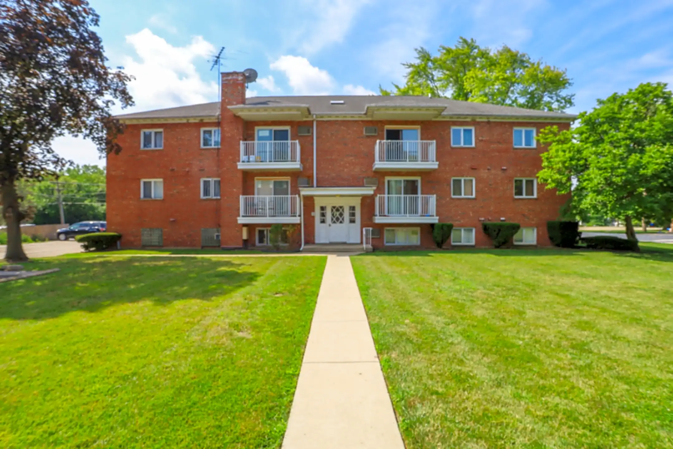 124 Washington St Apartments Round Lake, IL 60073